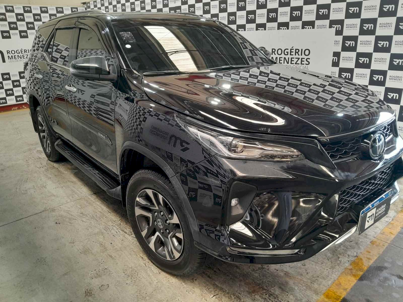 TOYOTA HILUX SW4 2024