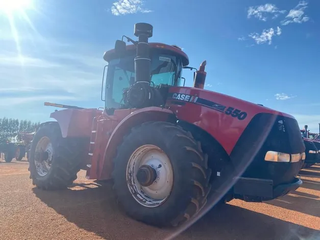 TRATOR AGRÍCOLA JOHN DEERE 8320R, ANO 2011
