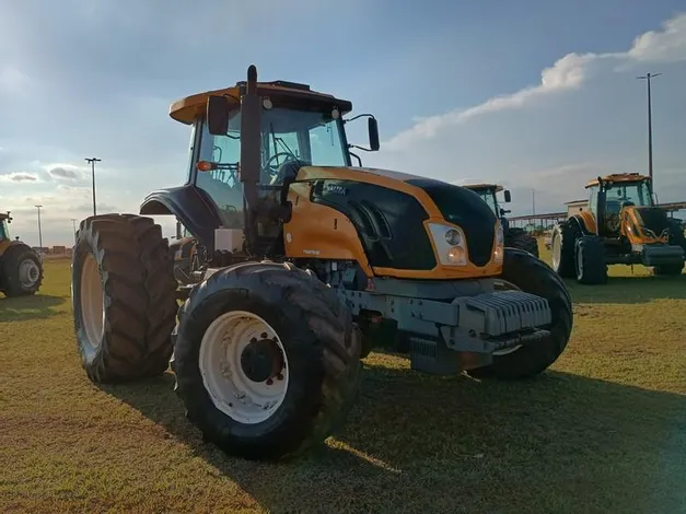 TRATOR DE PNEUS VALTRA BT 210 4x4, ANO 2016