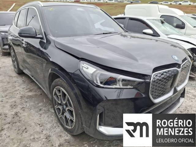 BMW IX1 2025